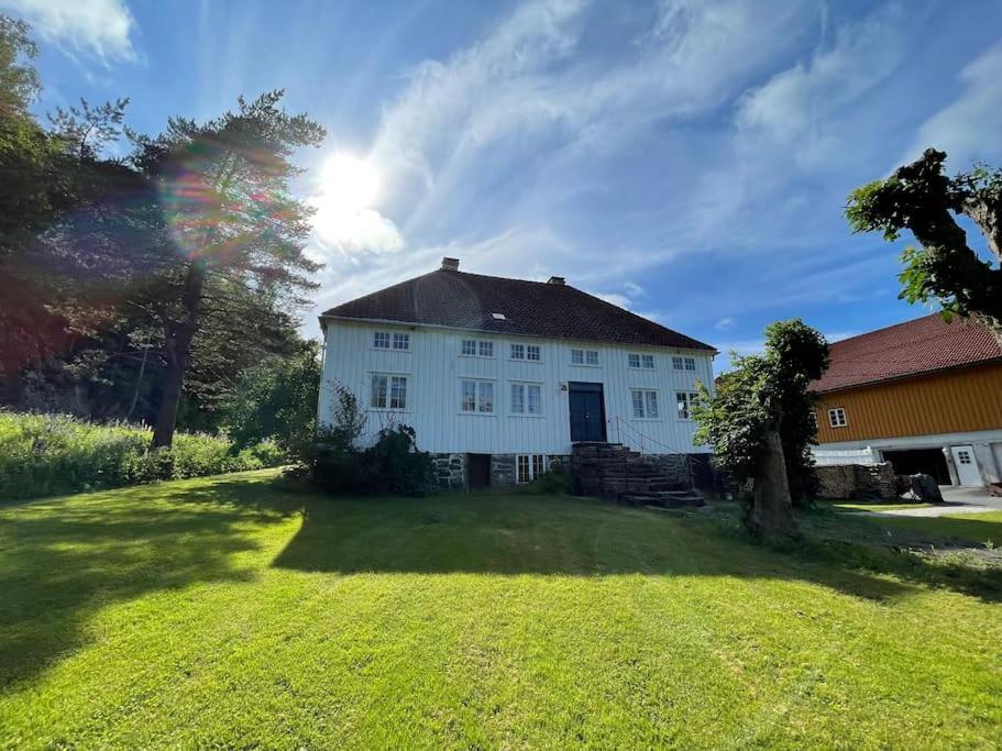 Bosvik Gard, Nyrenovert Leilighet I Hovedhus Fra 1756 Risor Exterior photo